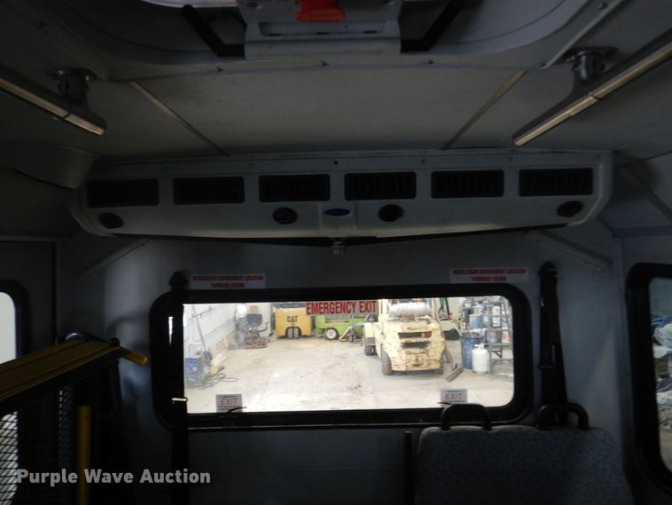 image for item GW9511 2006 GMC C5500 shuttle bus