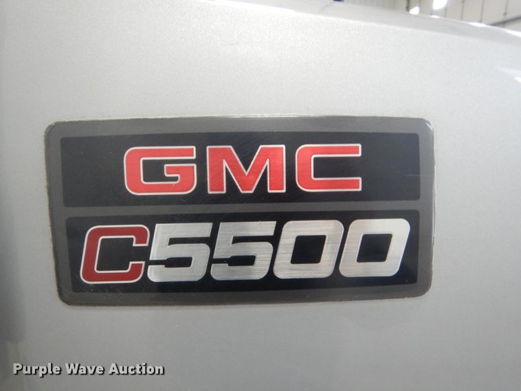 image for item GW9511 2006 GMC C5500 shuttle bus