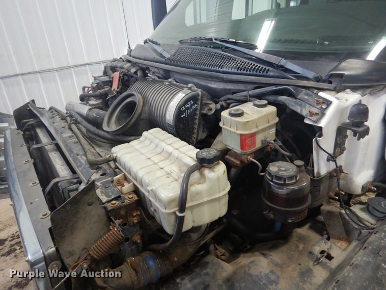 image for item GW9511 2006 GMC C5500 shuttle bus