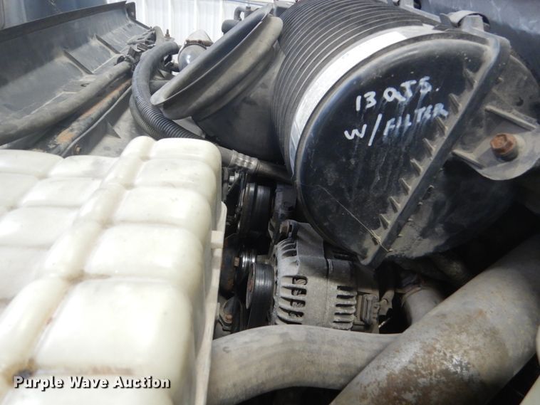 image for item GW9511 2006 GMC C5500 shuttle bus