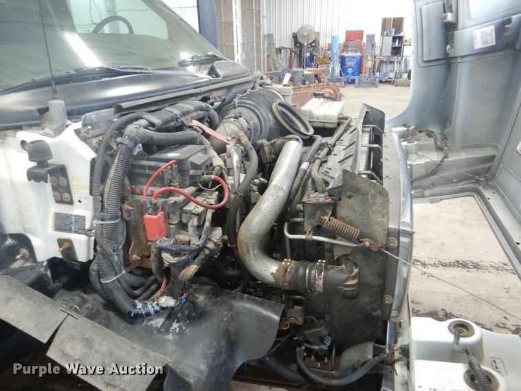 image for item GW9511 2006 GMC C5500 shuttle bus