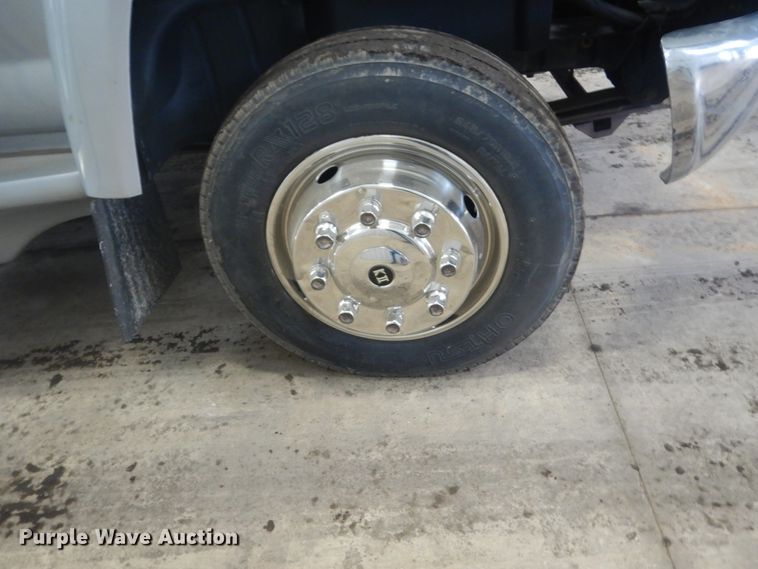 image for item GW9511 2006 GMC C5500 shuttle bus