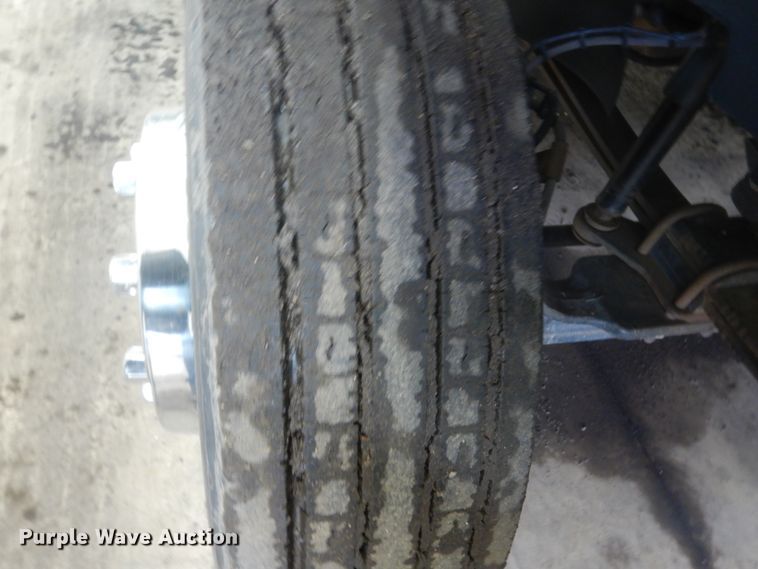 image for item GW9511 2006 GMC C5500 shuttle bus