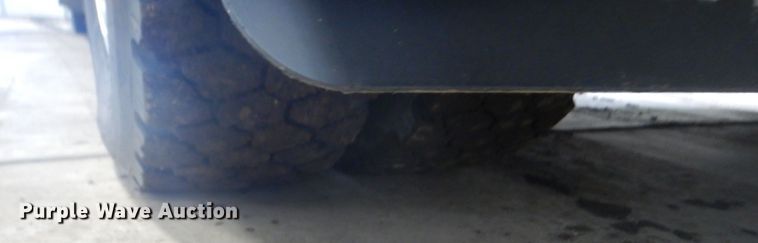 image for item GW9511 2006 GMC C5500 shuttle bus