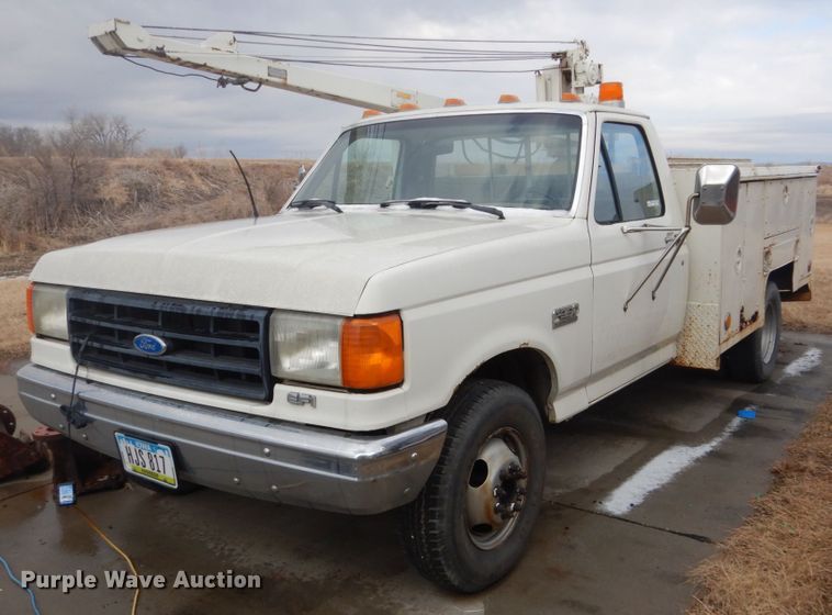 image for item GW9524 1988 Ford F350 utility bed pickup truck with crane