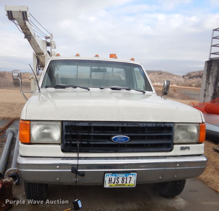 image for item GW9524 1988 Ford F350 utility bed pickup truck with crane
