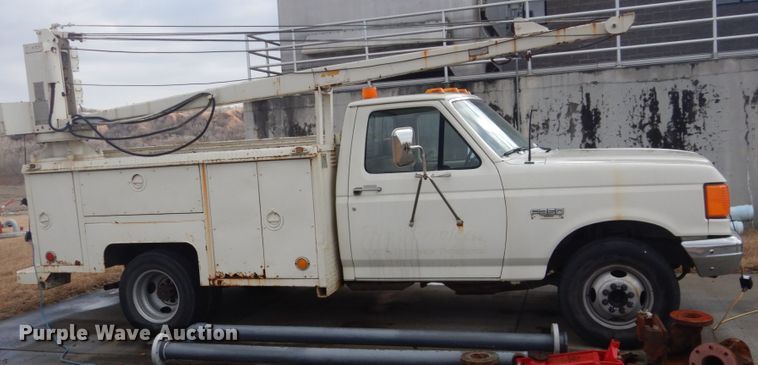 image for item GW9524 1988 Ford F350 utility bed pickup truck with crane