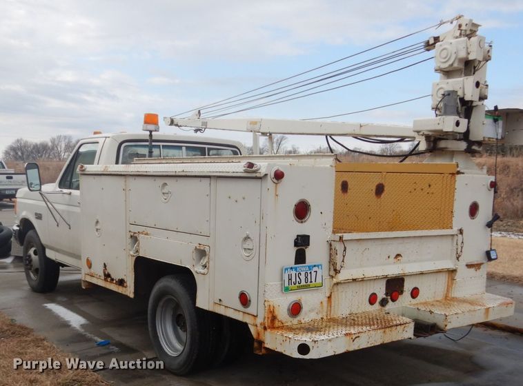image for item GW9524 1988 Ford F350 utility bed pickup truck with crane