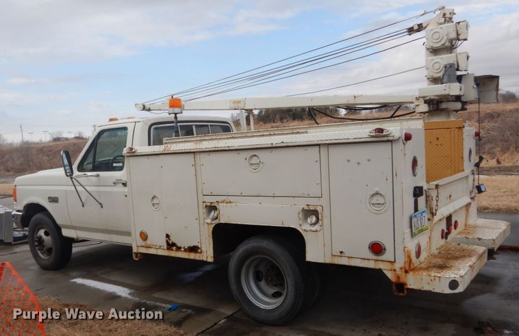 image for item GW9524 1988 Ford F350 utility bed pickup truck with crane