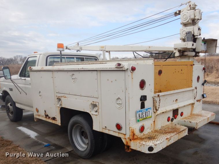 image for item GW9524 1988 Ford F350 utility bed pickup truck with crane