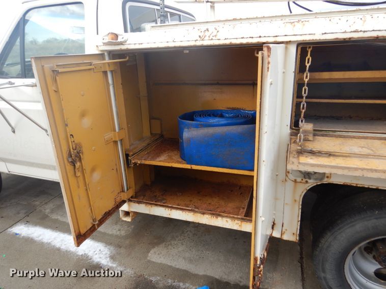 image for item GW9524 1988 Ford F350 utility bed pickup truck with crane