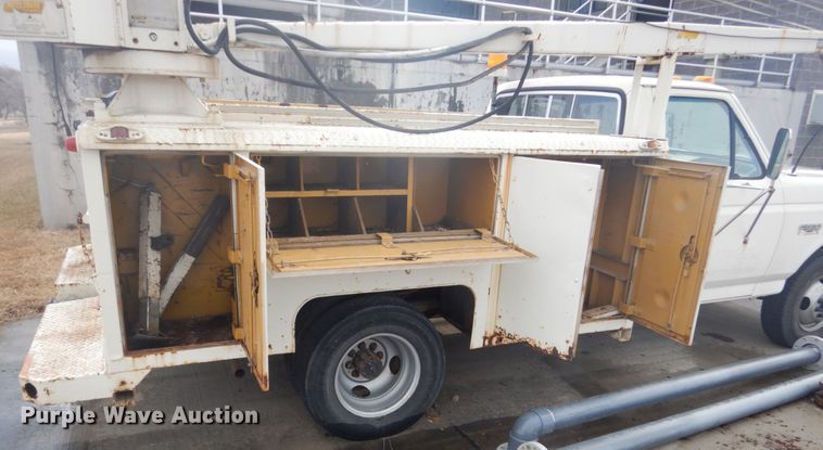 image for item GW9524 1988 Ford F350 utility bed pickup truck with crane