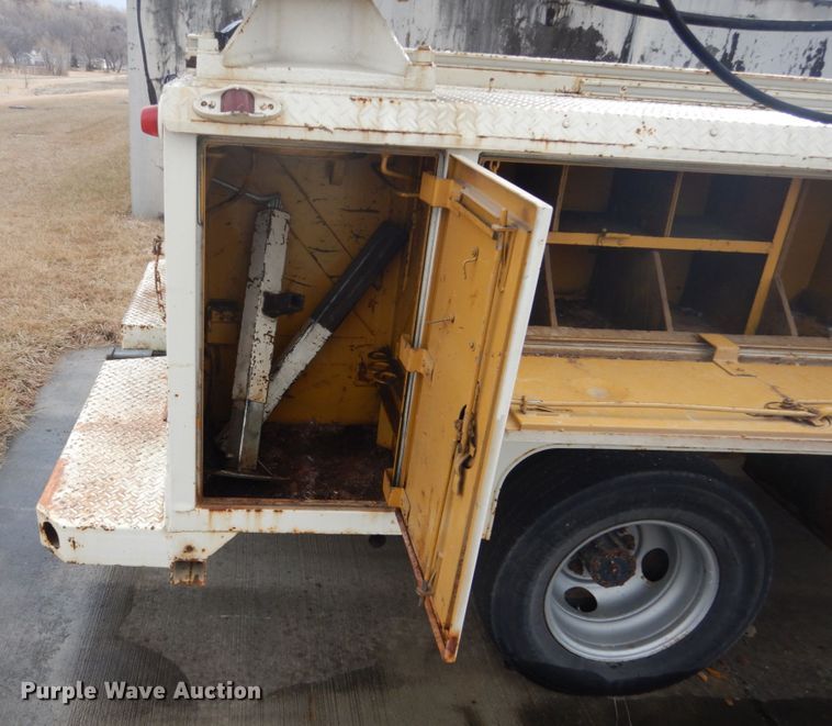 image for item GW9524 1988 Ford F350 utility bed pickup truck with crane