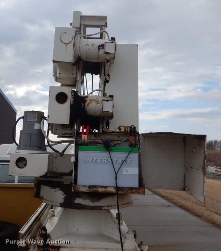 image for item GW9524 1988 Ford F350 utility bed pickup truck with crane