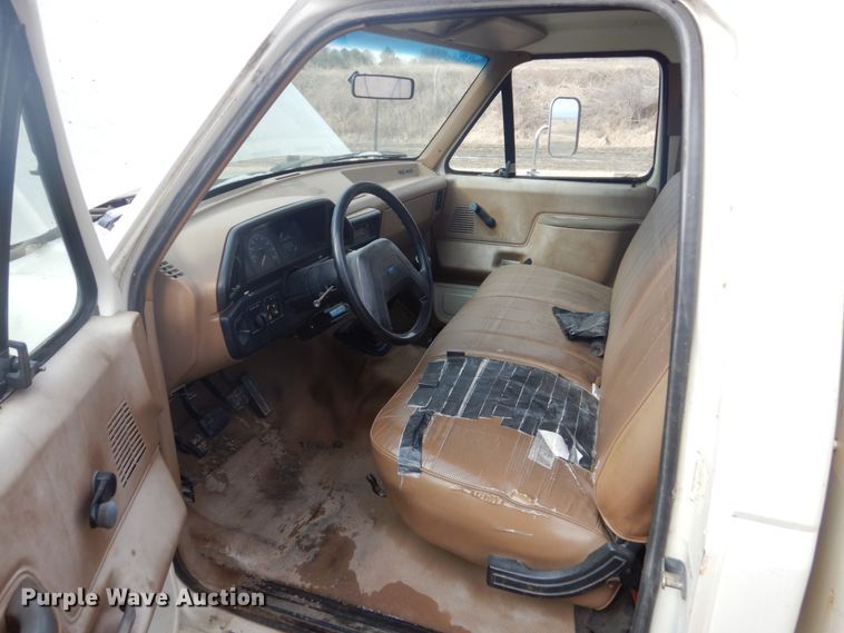 image for item GW9524 1988 Ford F350 utility bed pickup truck with crane