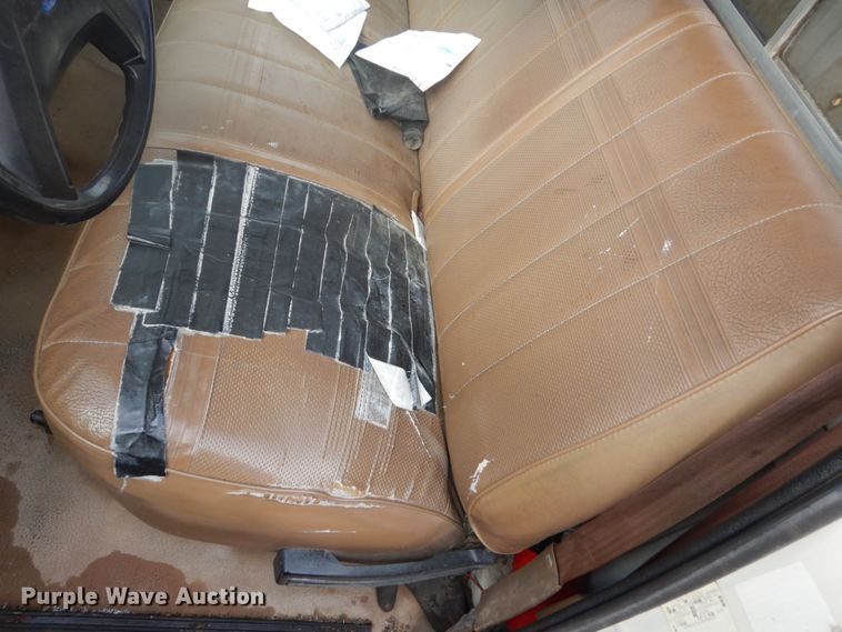 image for item GW9524 1988 Ford F350 utility bed pickup truck with crane