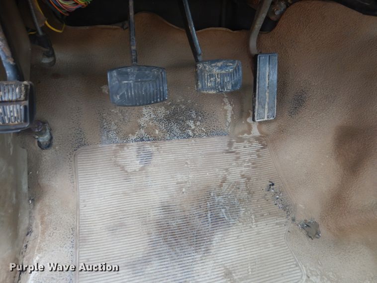 image for item GW9524 1988 Ford F350 utility bed pickup truck with crane