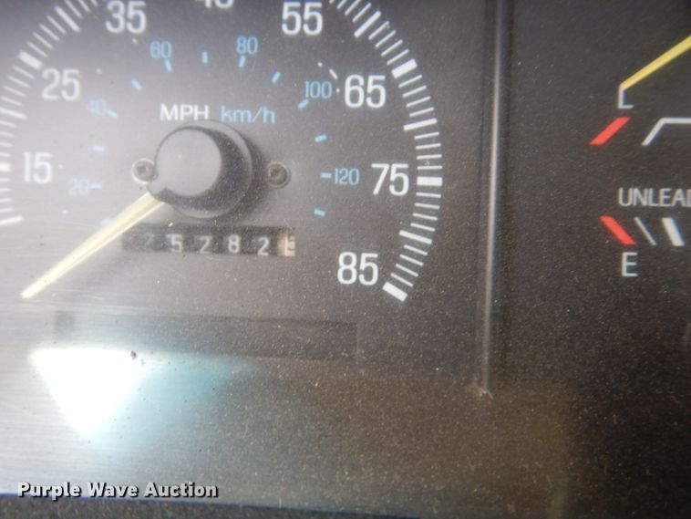 image for item GW9524 1988 Ford F350 utility bed pickup truck with crane