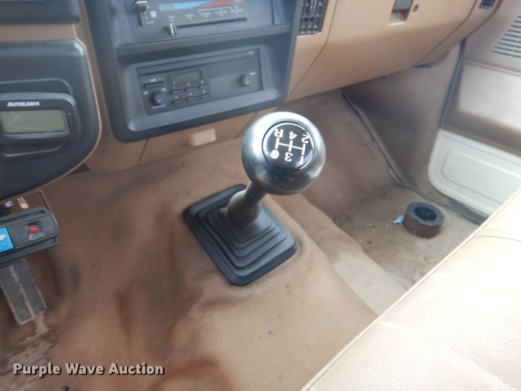 image for item GW9524 1988 Ford F350 utility bed pickup truck with crane