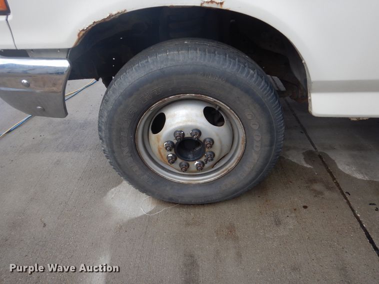 image for item GW9524 1988 Ford F350 utility bed pickup truck with crane