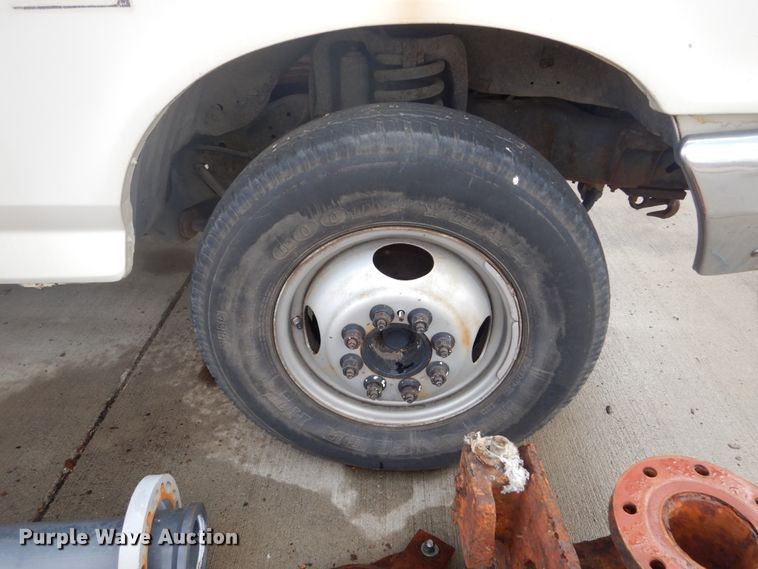 image for item GW9524 1988 Ford F350 utility bed pickup truck with crane