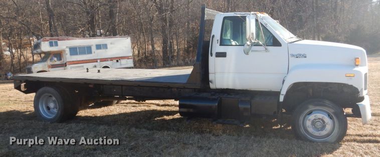image for item GW9539 1999 GMC TopKick flatbed truck
