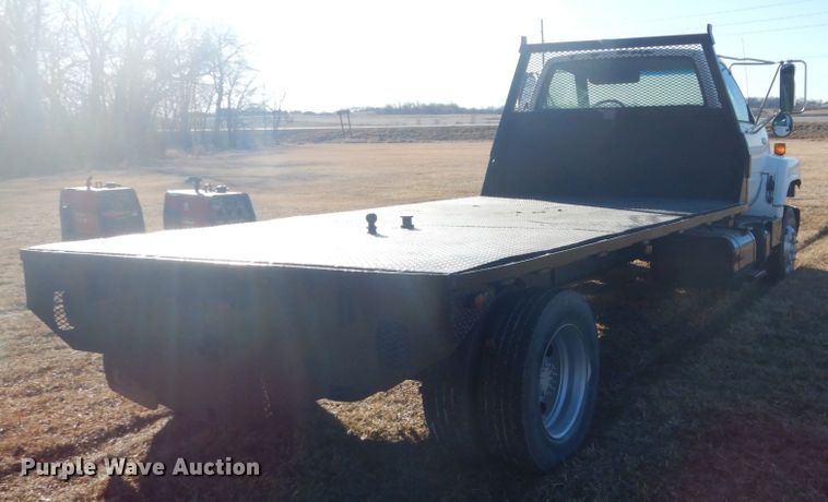 image for item GW9539 1999 GMC TopKick flatbed truck