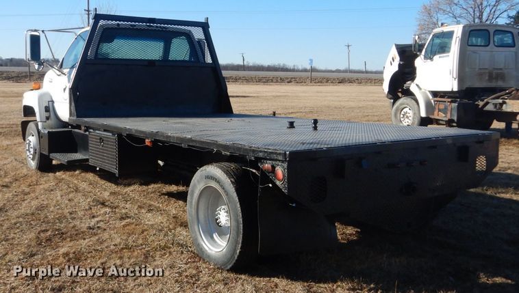 image for item GW9539 1999 GMC TopKick flatbed truck