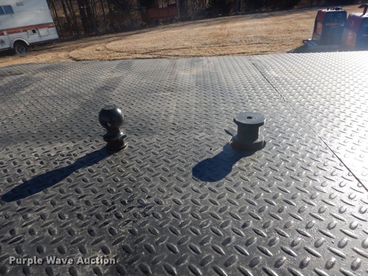 image for item GW9539 1999 GMC TopKick flatbed truck