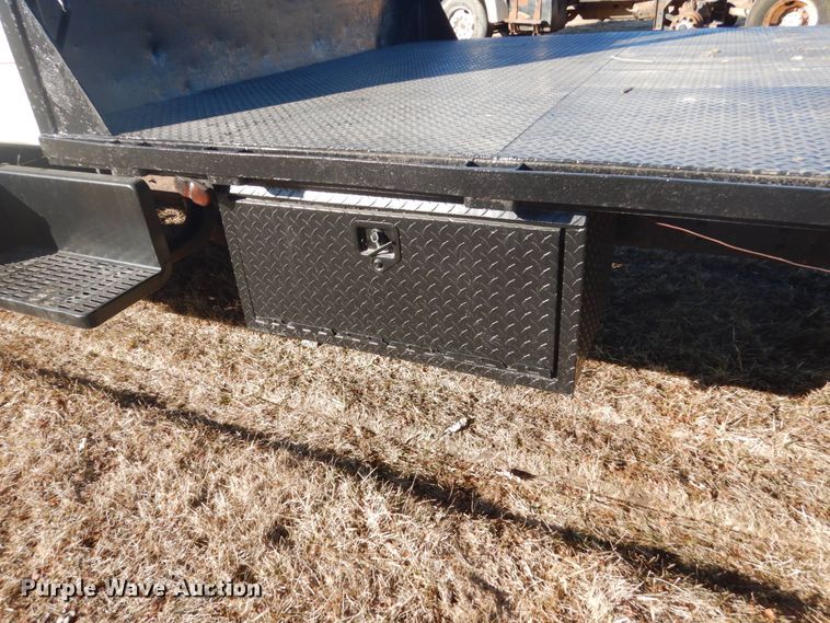 image for item GW9539 1999 GMC TopKick flatbed truck