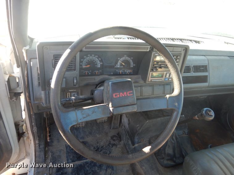 image for item GW9539 1999 GMC TopKick flatbed truck