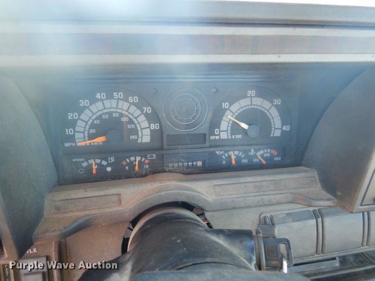 image for item GW9539 1999 GMC TopKick flatbed truck