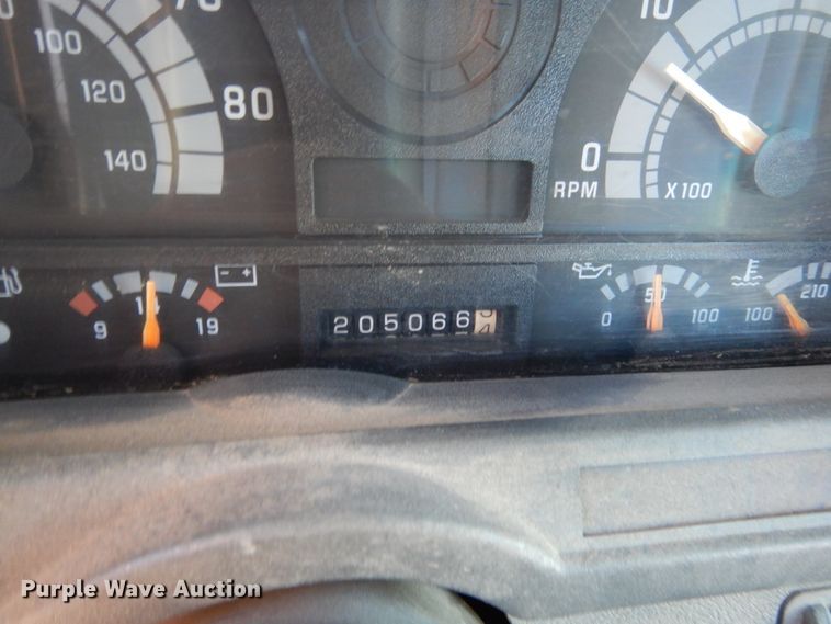 image for item GW9539 1999 GMC TopKick flatbed truck