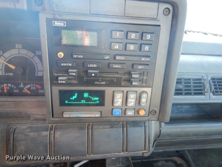 image for item GW9539 1999 GMC TopKick flatbed truck