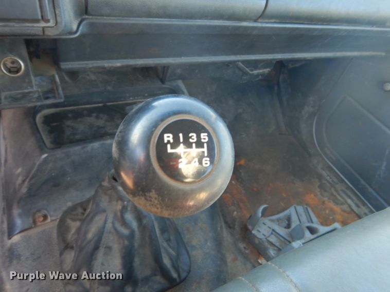 image for item GW9539 1999 GMC TopKick flatbed truck