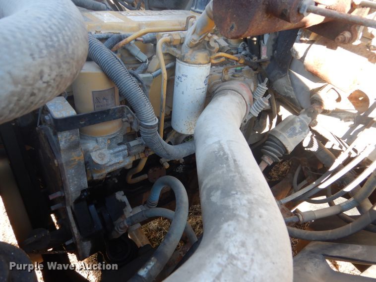 image for item GW9539 1999 GMC TopKick flatbed truck