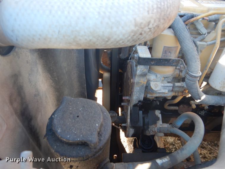 image for item GW9539 1999 GMC TopKick flatbed truck