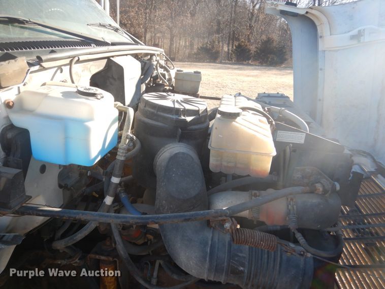 image for item GW9539 1999 GMC TopKick flatbed truck