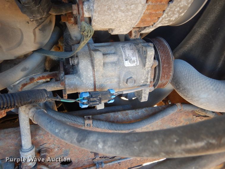 image for item GW9539 1999 GMC TopKick flatbed truck