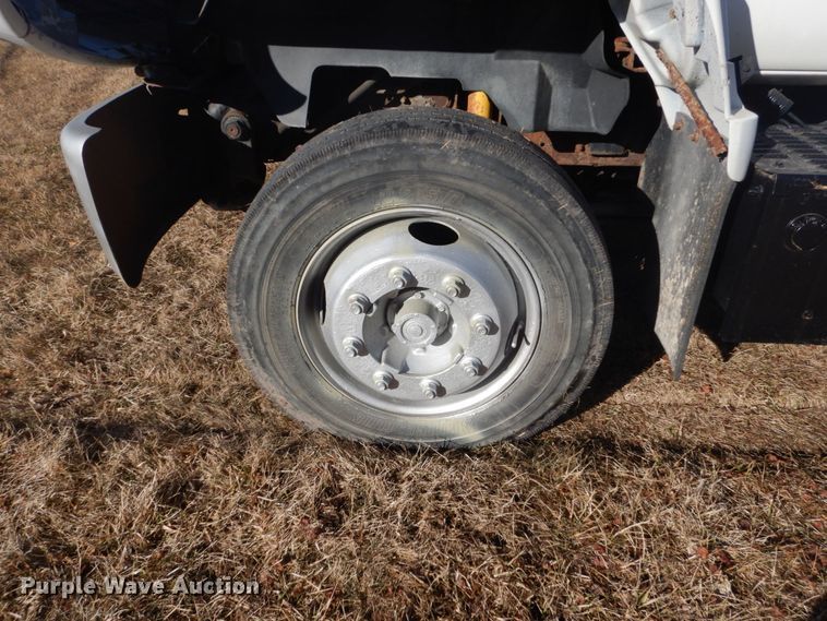 image for item GW9539 1999 GMC TopKick flatbed truck