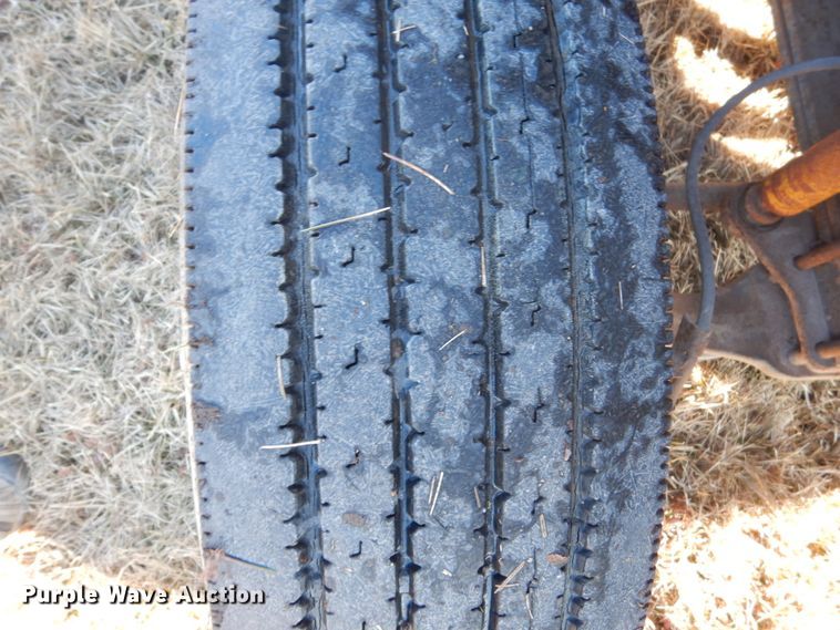 image for item GW9539 1999 GMC TopKick flatbed truck