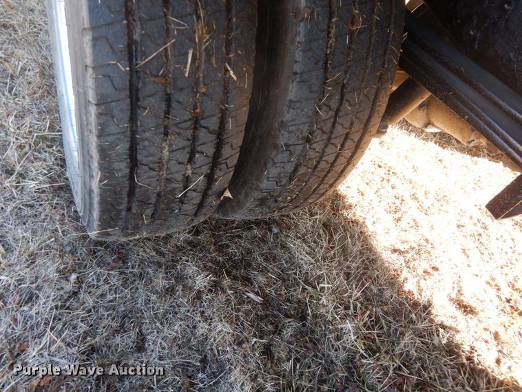 image for item GW9539 1999 GMC TopKick flatbed truck