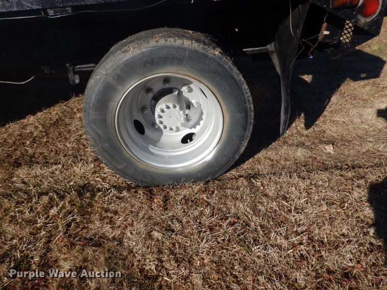 image for item GW9539 1999 GMC TopKick flatbed truck