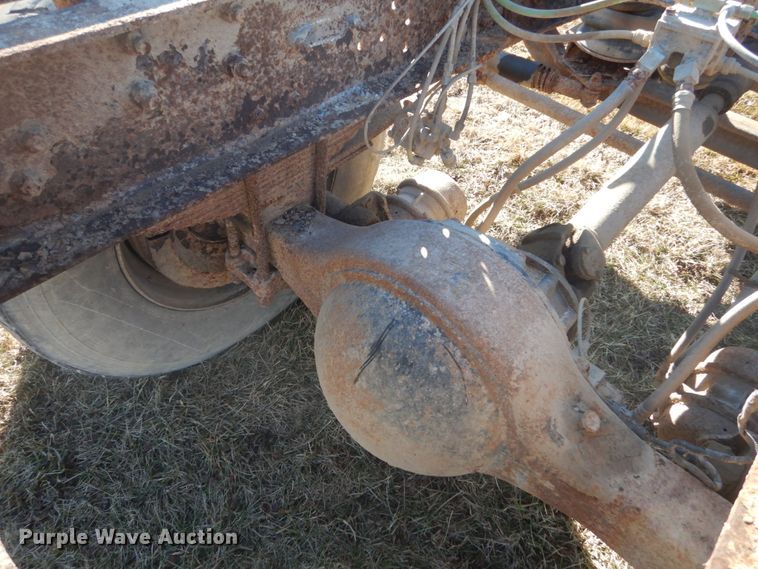 image for item GW9542 1998 Ford 8513 truck cab and chassis