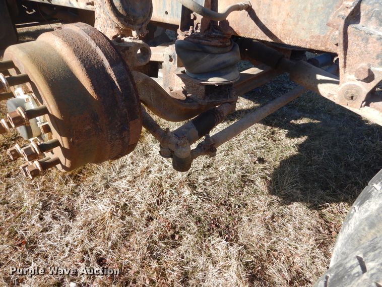 image for item GW9542 1998 Ford 8513 truck cab and chassis