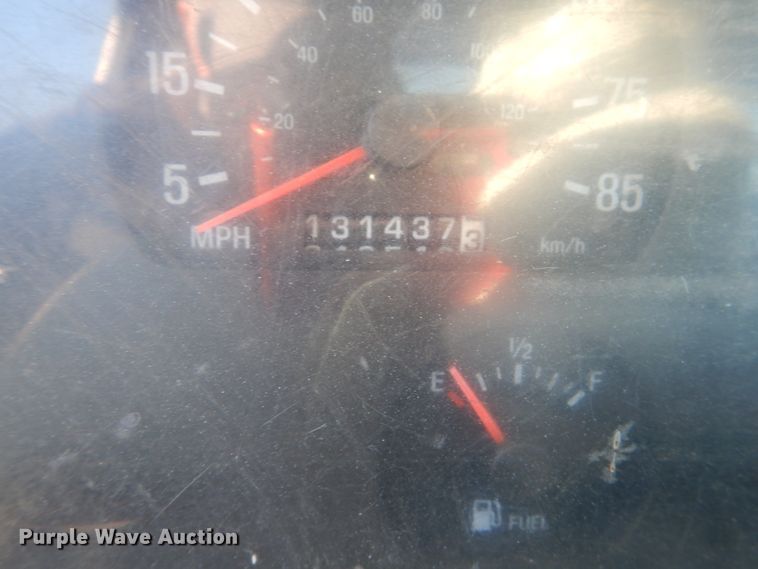 image for item GW9542 1998 Ford 8513 truck cab and chassis