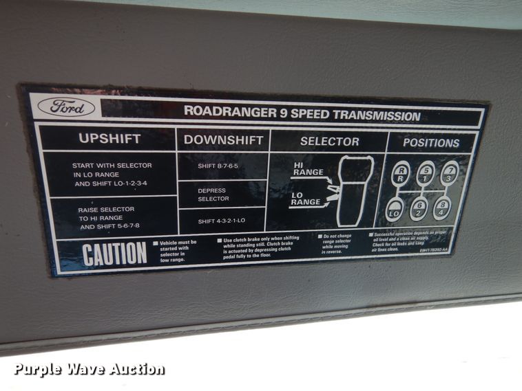 image for item GW9542 1998 Ford 8513 truck cab and chassis