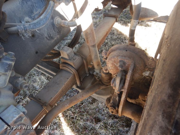 image for item GW9542 1998 Ford 8513 truck cab and chassis