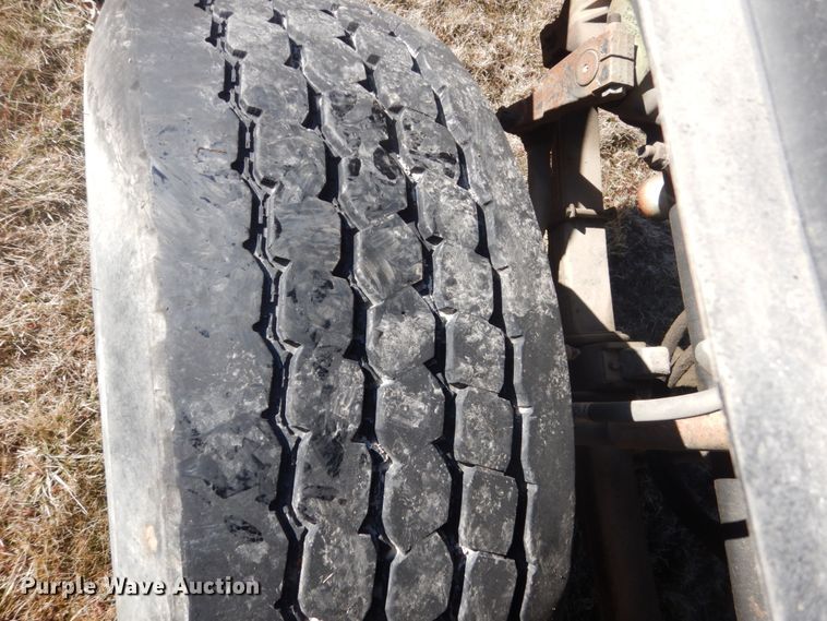 image for item GW9542 1998 Ford 8513 truck cab and chassis