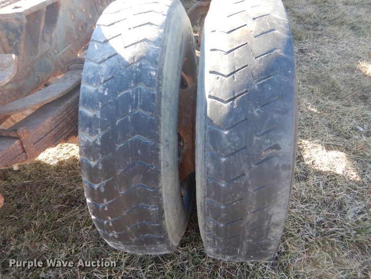 image for item GW9542 1998 Ford 8513 truck cab and chassis